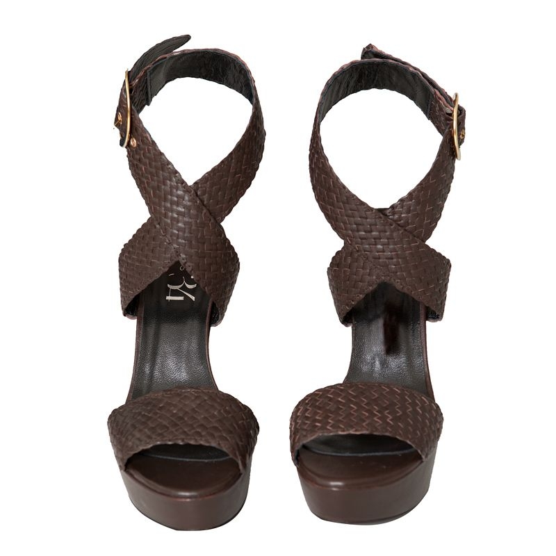 sandalias de tacon marrones y plataforma con tiras cruzadas de mas34